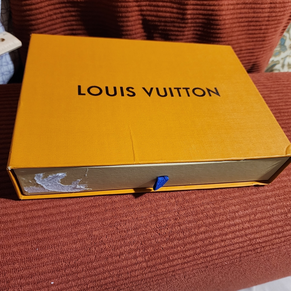 LV Monogram Planner - Picture 8 of 12